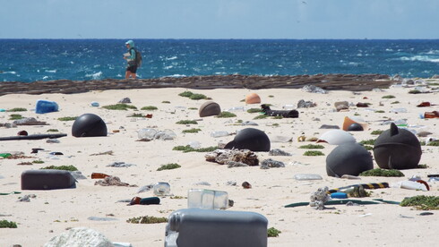 Strand mit Plastik