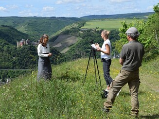 Videodreh in der Dörscheider Heide vor dem Panorama des Mittelrheintals