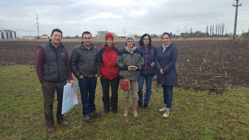 Gruppenbild auf dem Feld
